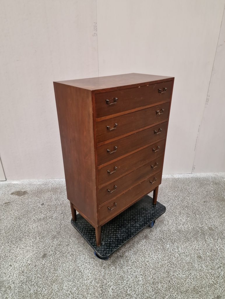 Kommode, seks skuffer, på stel, egetræ