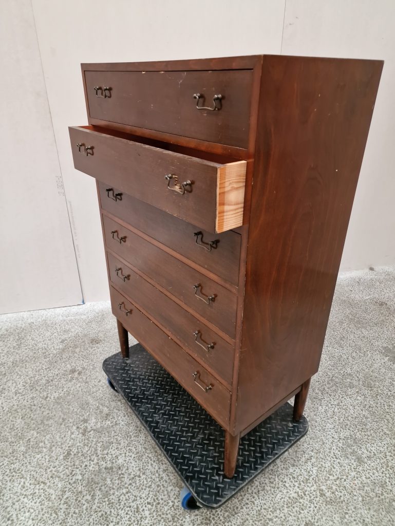 Kommode, seks skuffer, på stel, egetræ