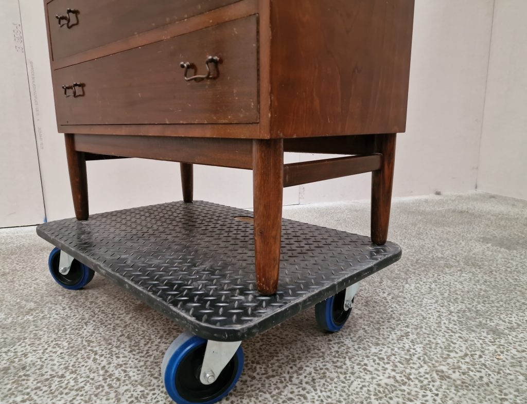 Kommode, seks skuffer, på stel, egetræ