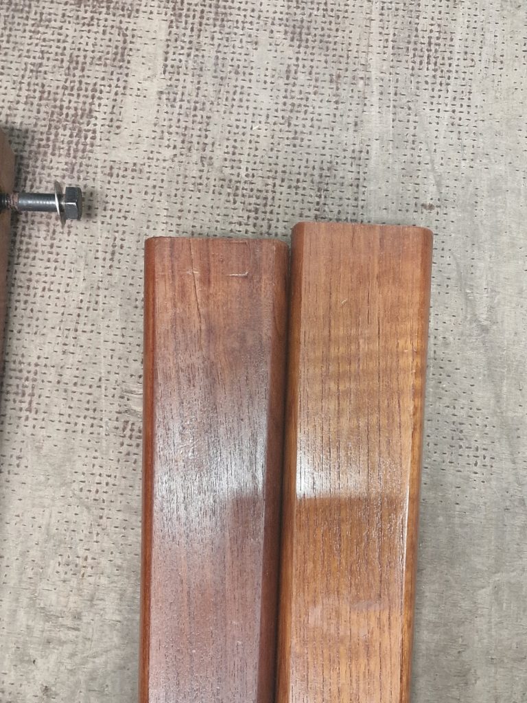 Rundt teak spisebord med to tillægsplader, Skovby