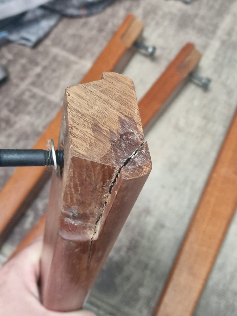 Rundt teak spisebord med to tillægsplader, Skovby