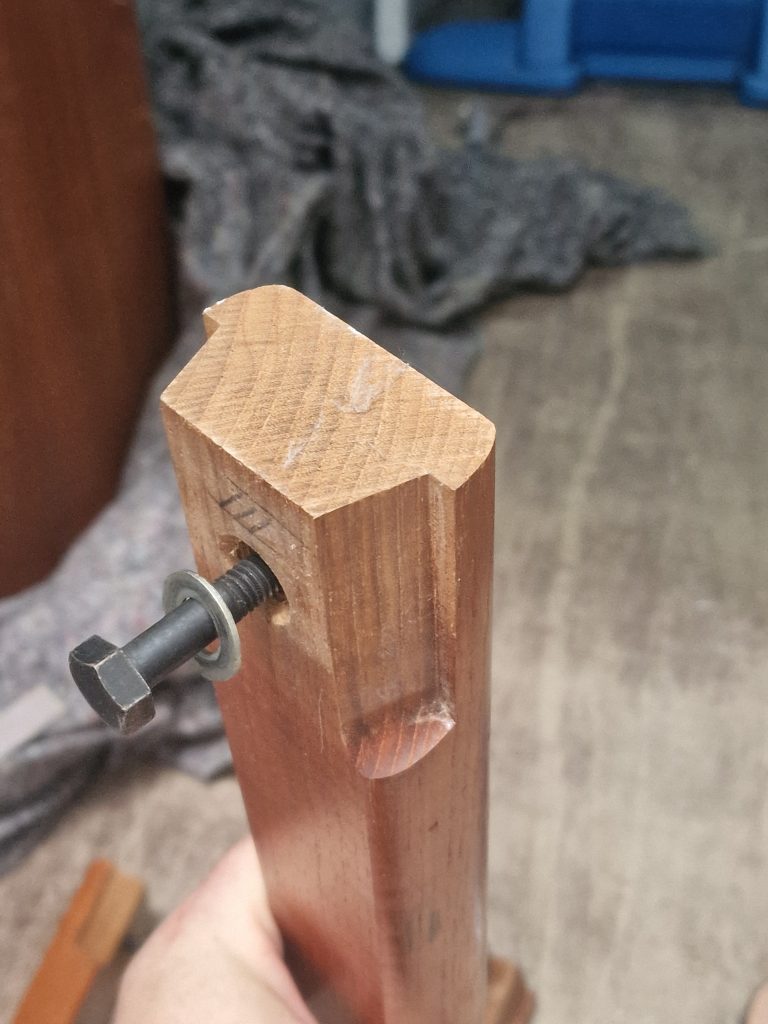 Rundt teak spisebord med to tillægsplader, Skovby