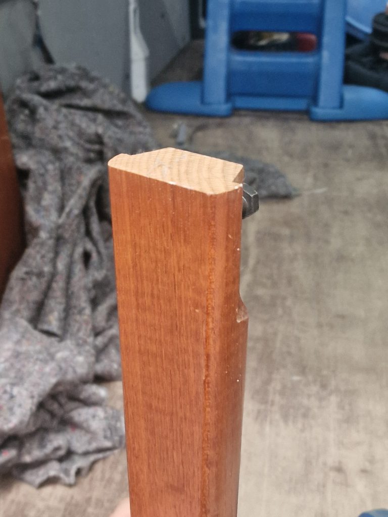 Rundt teak spisebord med to tillægsplader, Skovby
