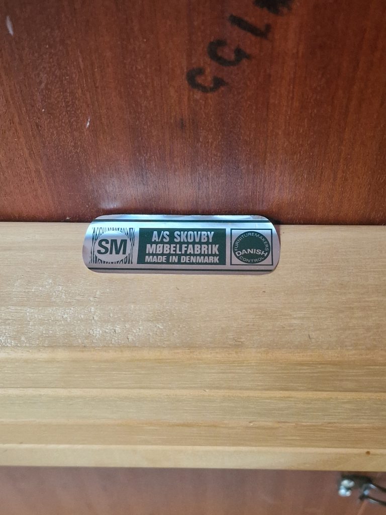 Rundt teak spisebord med to tillægsplader, Skovby