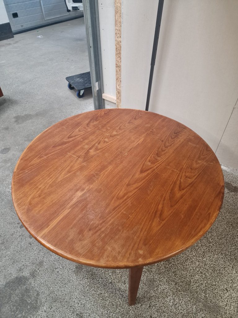 Rundt teak spisebord med to tillægsplader, Skovby