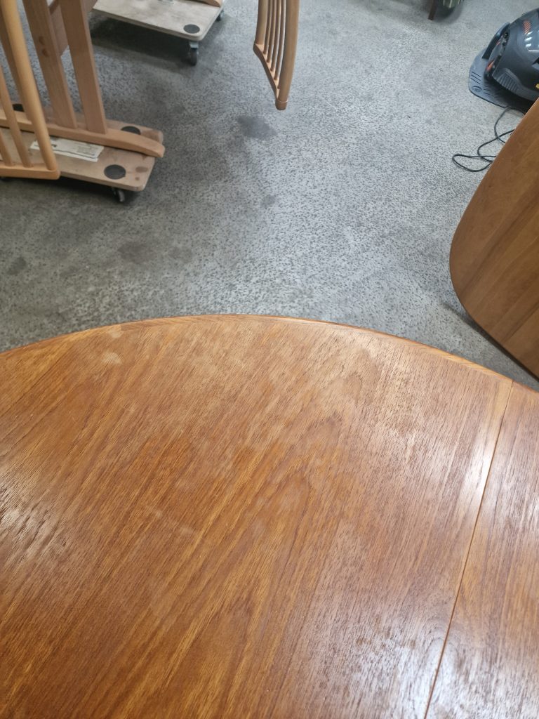 Rundt teak spisebord med to tillægsplader, Skovby