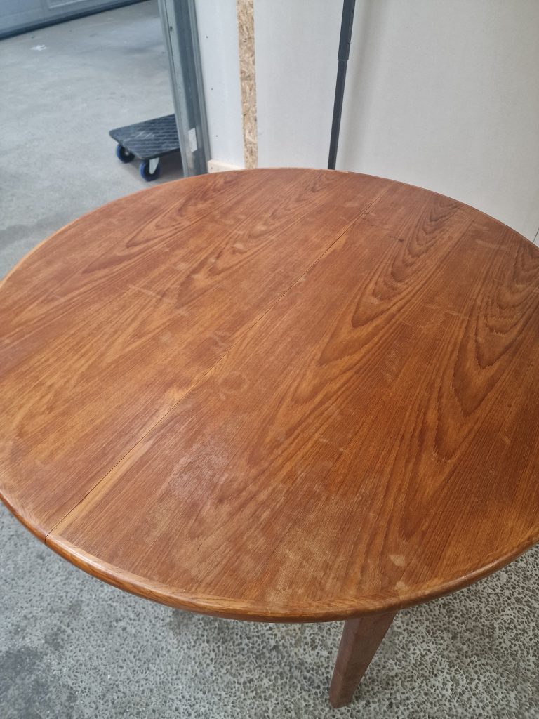 Rundt teak spisebord med to tillægsplader, Skovby