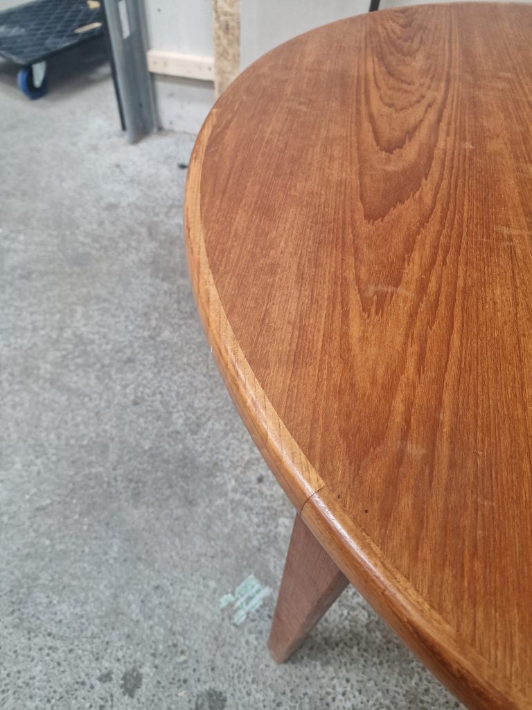 Rundt teak spisebord med to tillægsplader, Skovby