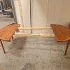 Rundt teak spisebord med to tillægsplader, Skovby