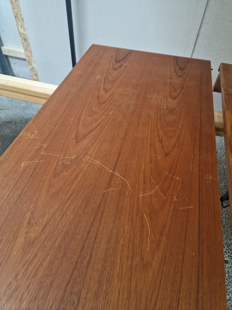 Rundt teak spisebord med to tillægsplader, Skovby