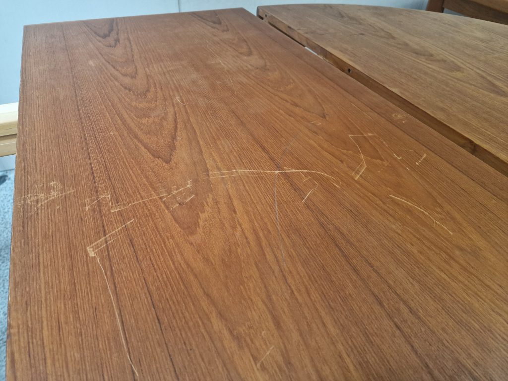 Rundt teak spisebord med to tillægsplader, Skovby