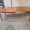 Rundt teak spisebord med to tillægsplader, Skovby