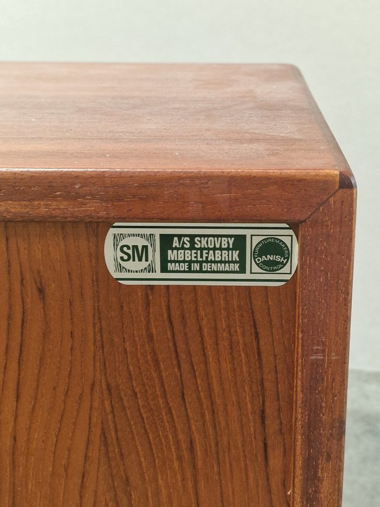 Rundt teak spisebord med to tillægsplader, Skovby