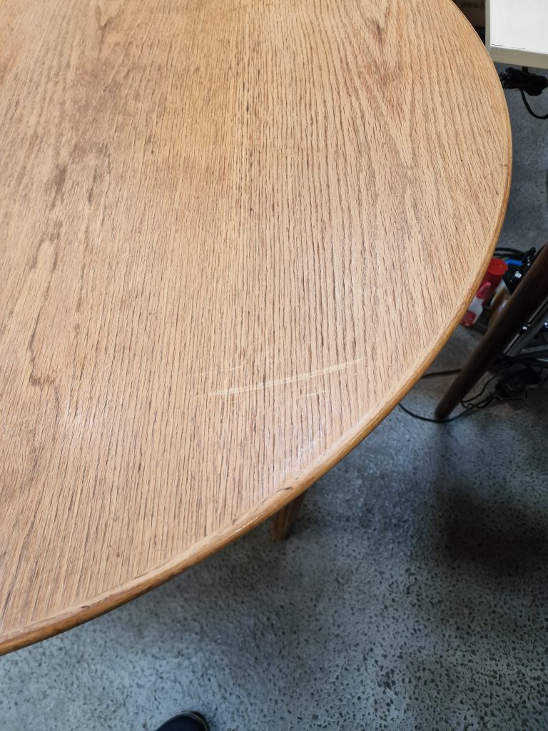 Rundt spisebord med to tillægsplader, finéret egetræ, CJ Rosengaarden