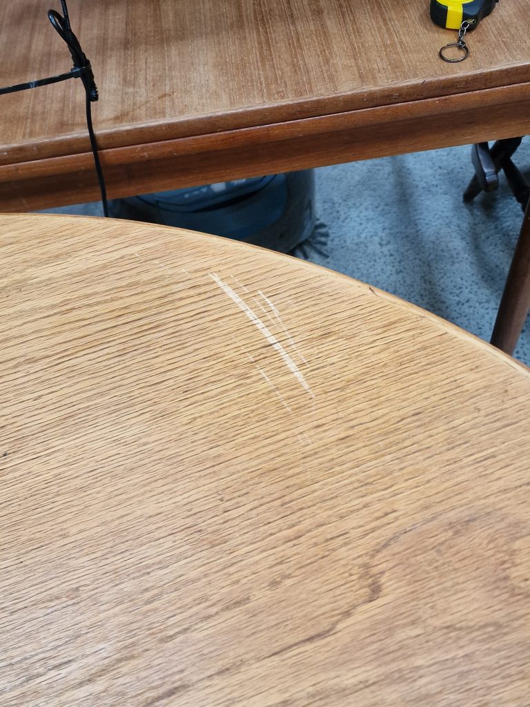 Rundt spisebord med to tillægsplader, finéret egetræ, CJ Rosengaarden