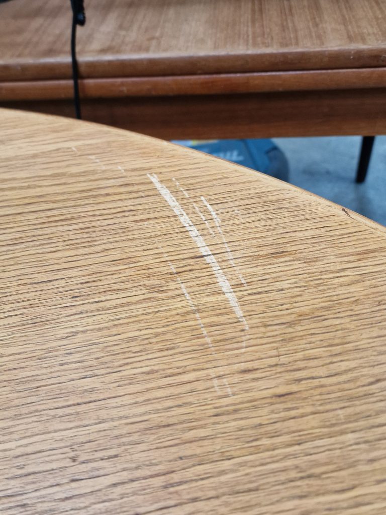 Rundt spisebord med to tillægsplader, finéret egetræ, CJ Rosengaarden