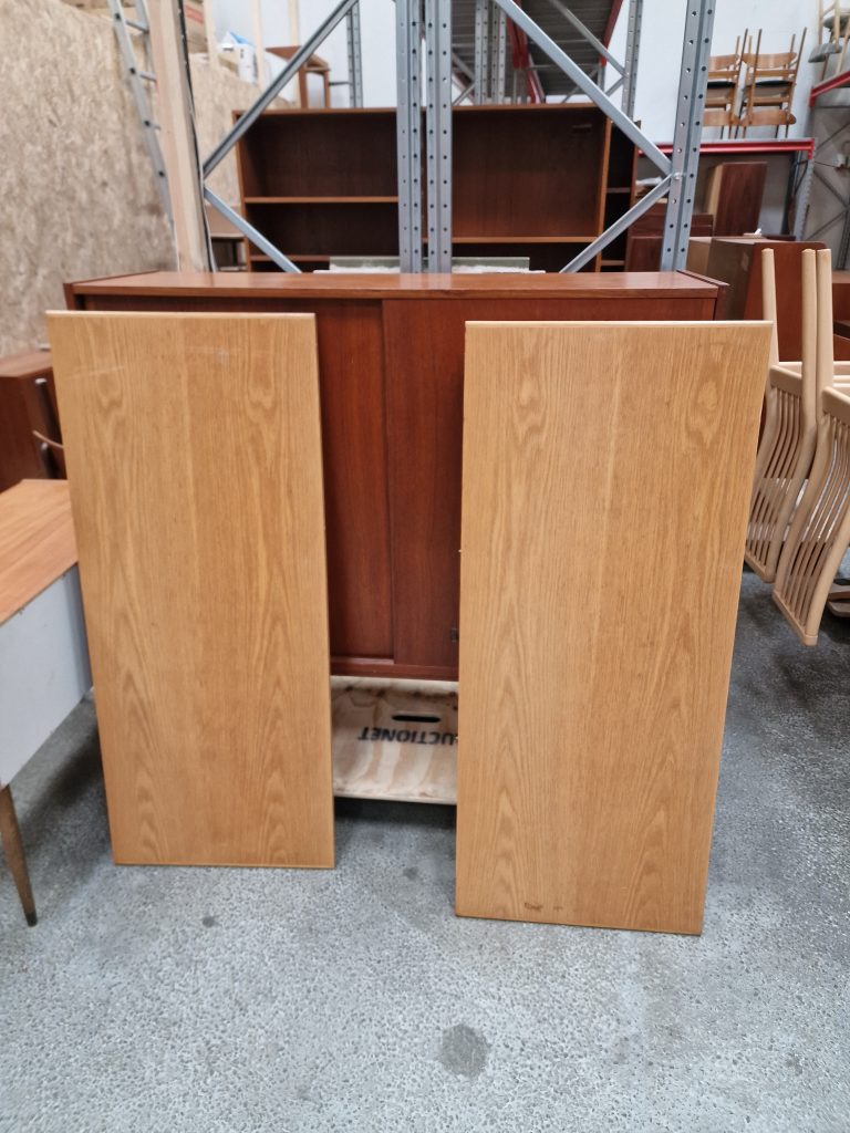 Rundt spisebord med to tillægsplader, finéret egetræ, CJ Rosengaarden