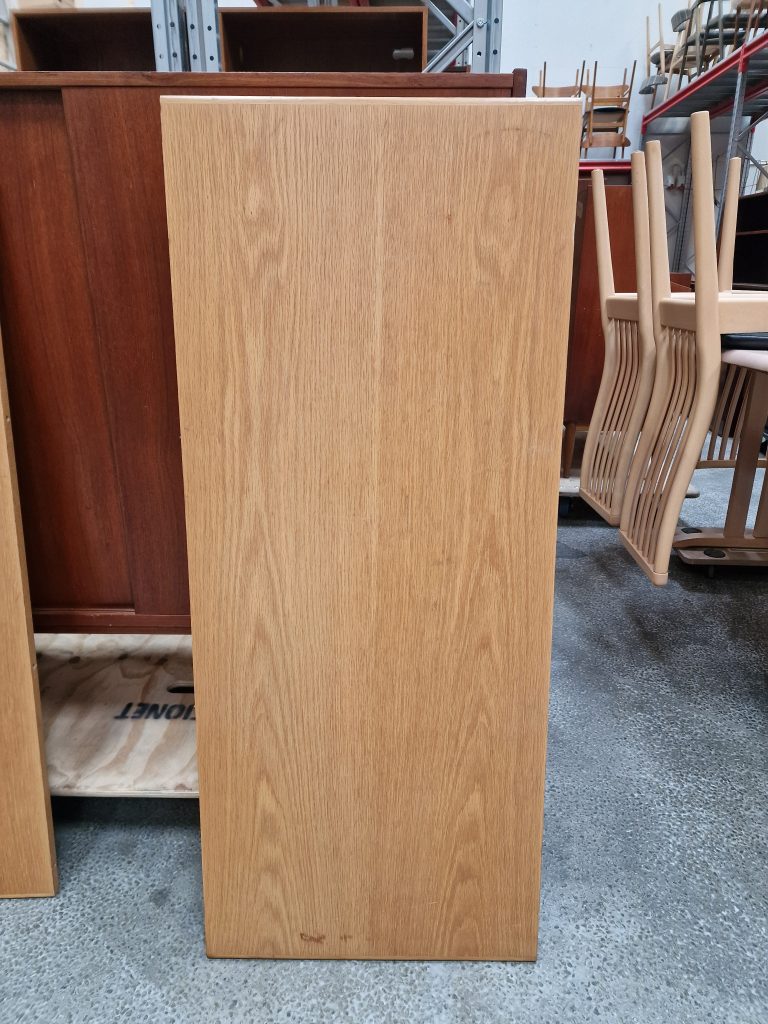 Rundt spisebord med to tillægsplader, finéret egetræ, CJ Rosengaarden