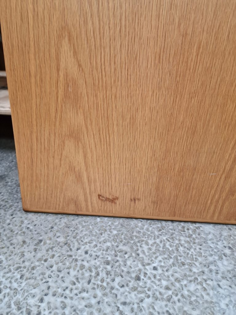 Rundt spisebord med to tillægsplader, finéret egetræ, CJ Rosengaarden