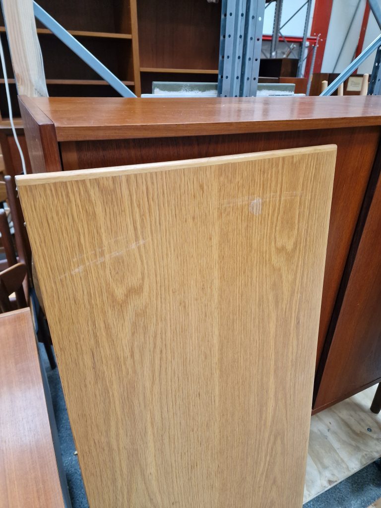 Rundt spisebord med to tillægsplader, finéret egetræ, CJ Rosengaarden