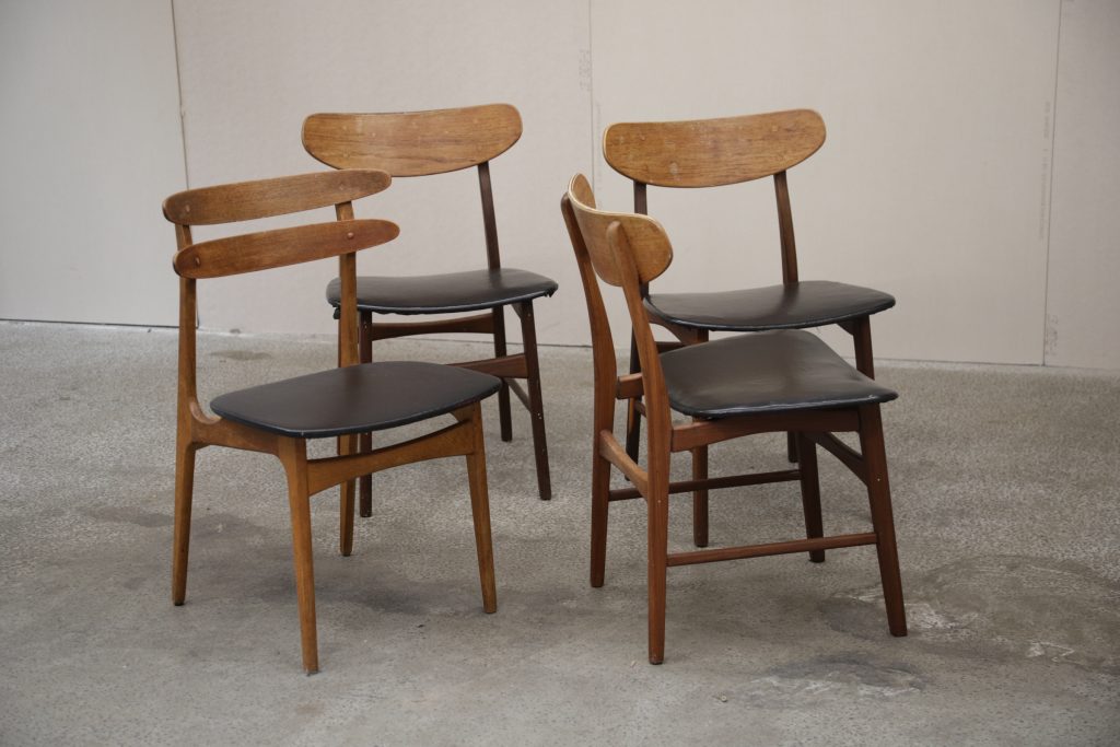 Fire spisestole i teak