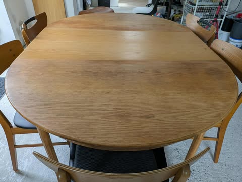 Rundt spisebord med to tillægsplader, finéret egetræ, CJ Rosengaarden