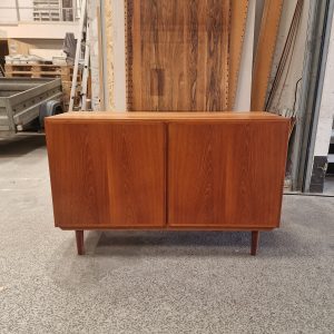 Skænk i teak, Omann Jr model 4