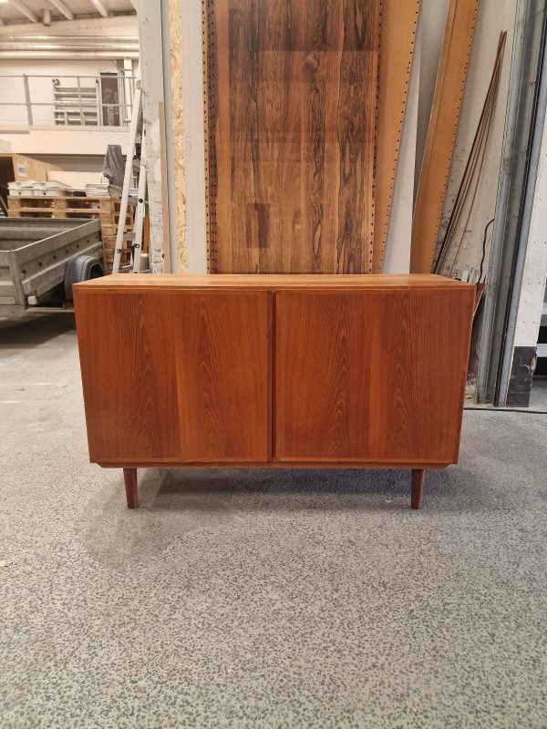 Skænk i teak, Omann Jr model 4