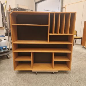 Reol i fineret egetræ med plads til lp'er og bøger - Image 2