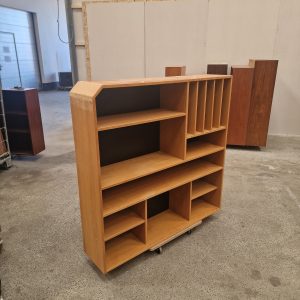 Reol i fineret egetræ med plads til lp'er og bøger - Image 3