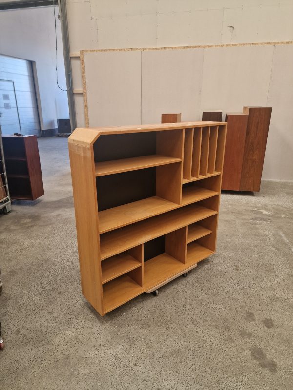 Reol i fineret egetræ med plads til lp'er og bøger - Image 4