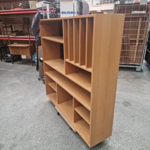 Reol i fineret egetræ med plads til lp'er og bøger - Image 4