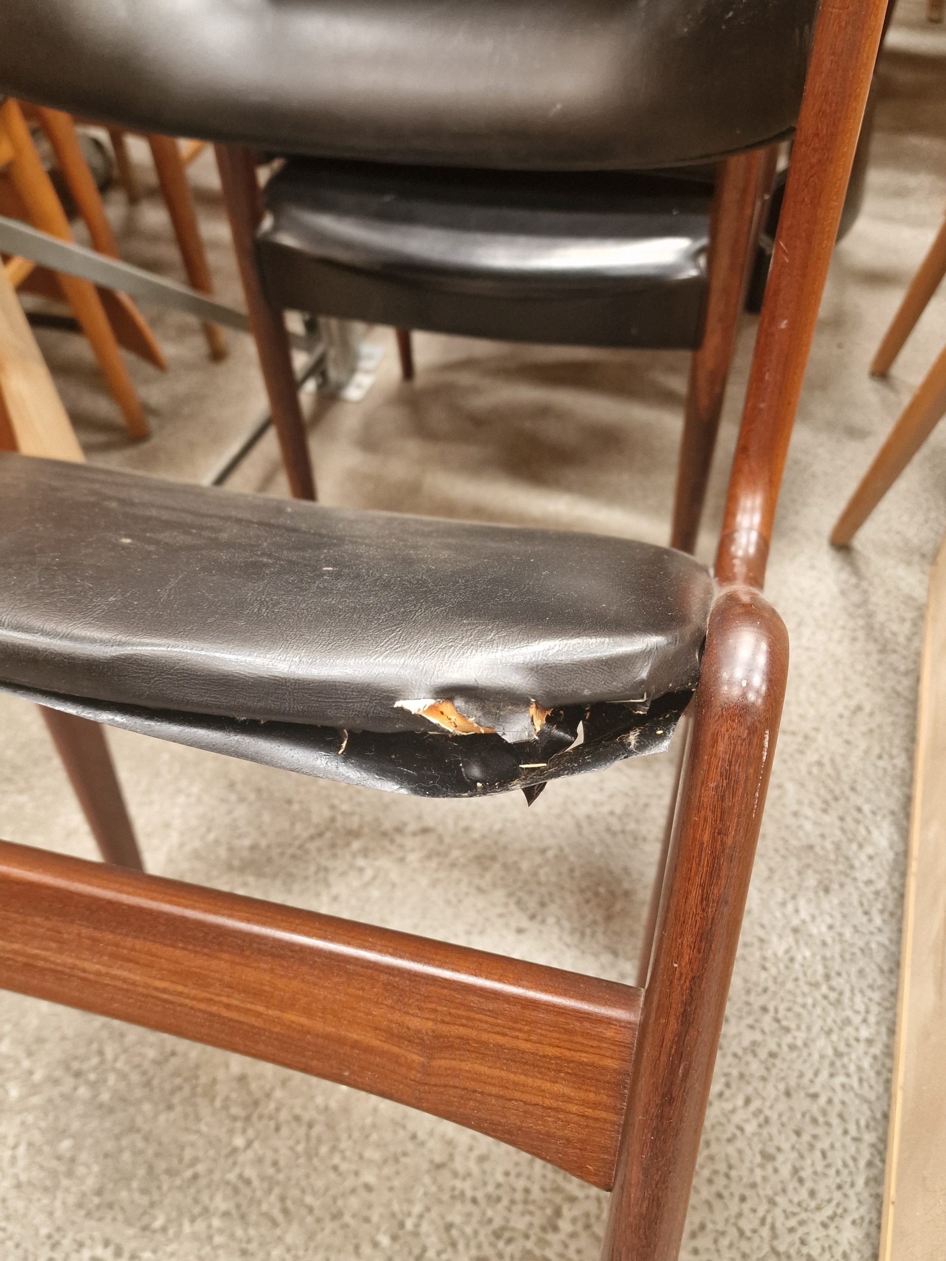 Én spisestol, massiv teaktræ eller mahogni, model T21 produceret af Korup Stolefabrik - Image 5