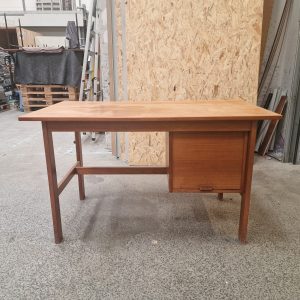 Skrivebord med jalousilåge, teak