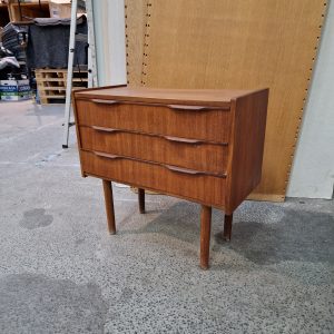 Entrekommode, teak, tre skuffer