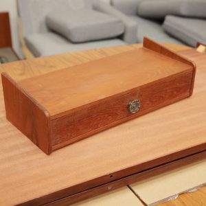 Væghængt sengebord i teak med skuffe - Image 5