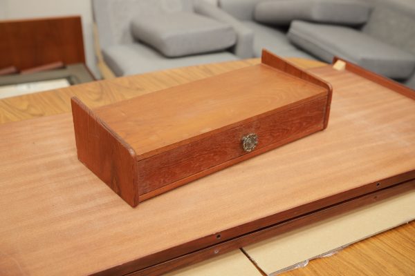 Væghængt sengebord i teak med skuffe - Image 5