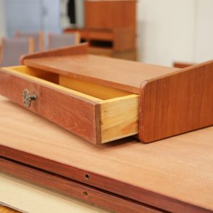 Væghængt sengebord i teak med skuffe - Image 2