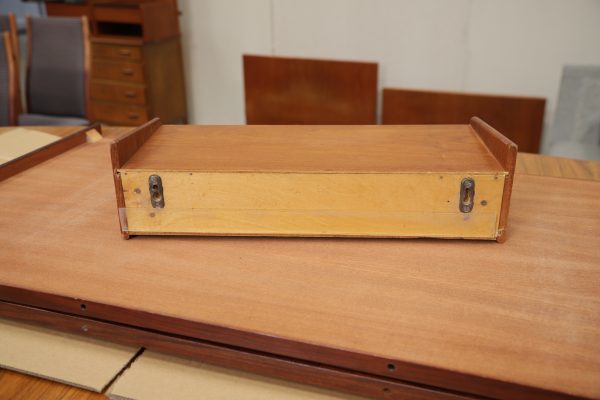 Væghængt sengebord i teak med skuffe - Image 3