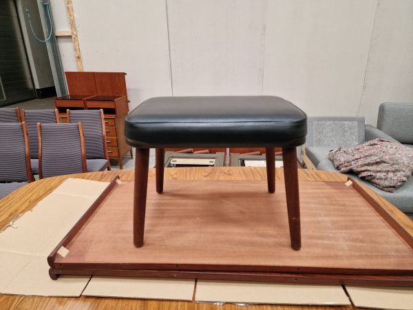 Skammel i teak og skai - Image 3