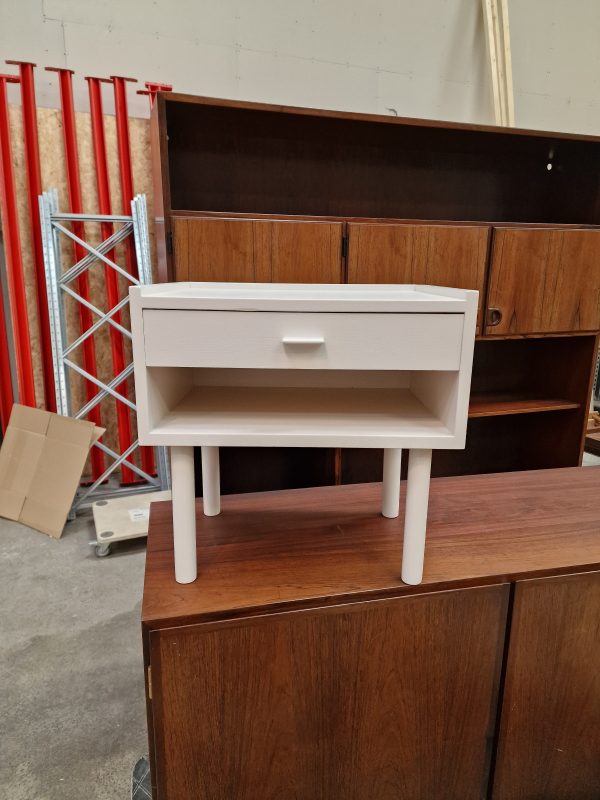 Sengebord, hvidmalet, Wegner/Illums Bolighus