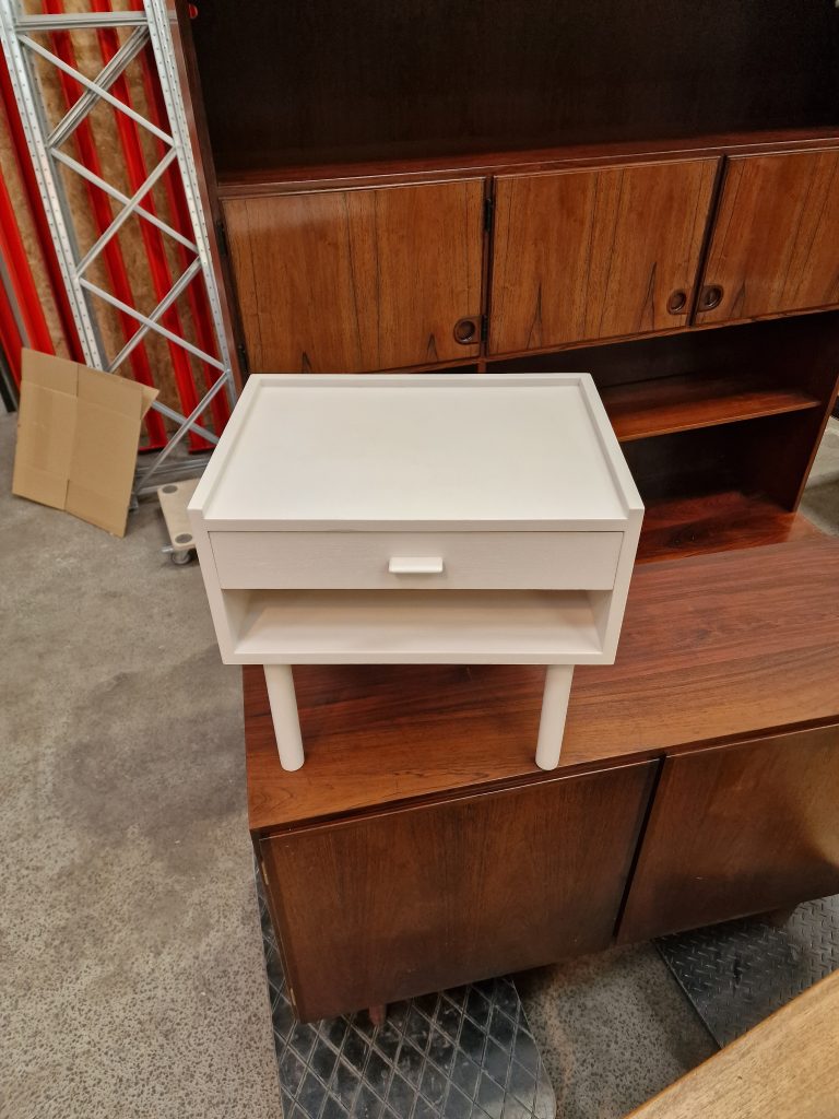 Sengebord, hvidmalet, Wegner/Illums Bolighus