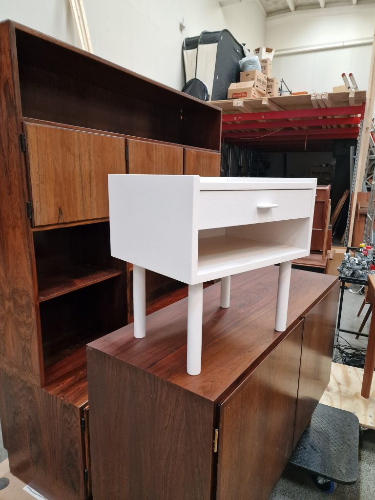 Sengebord, hvidmalet, Wegner/Illums Bolighus