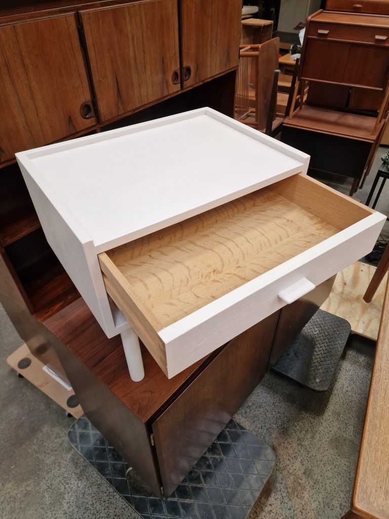 Sengebord, hvidmalet, Wegner/Illums Bolighus