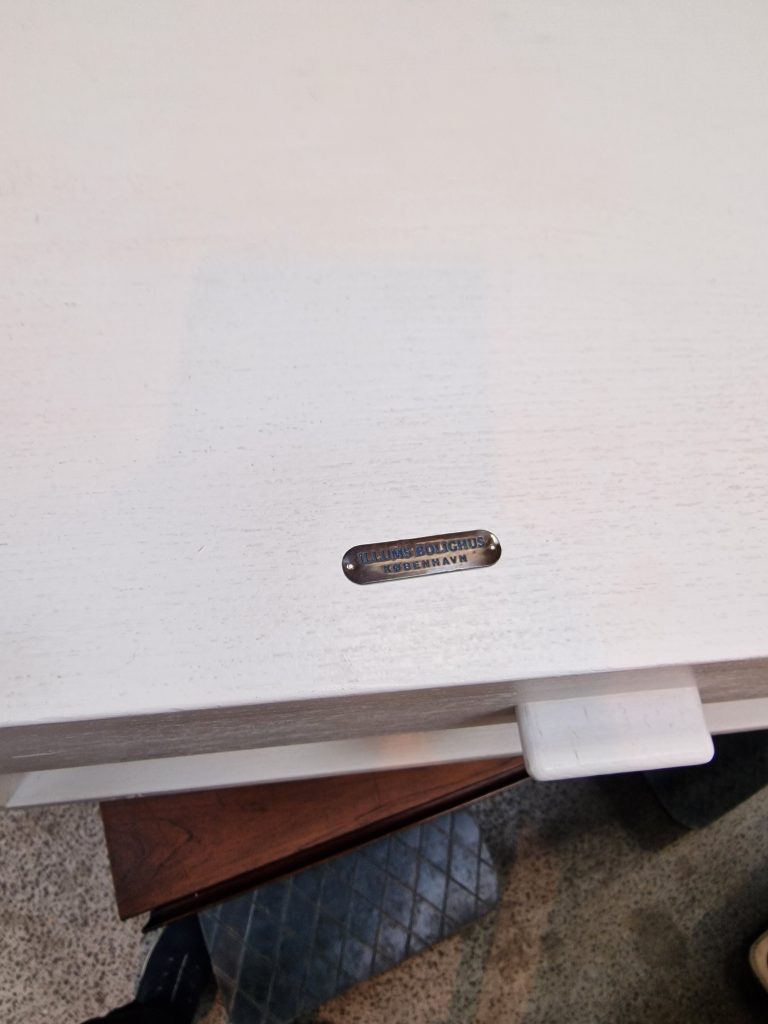 Sengebord, hvidmalet, Wegner/Illums Bolighus