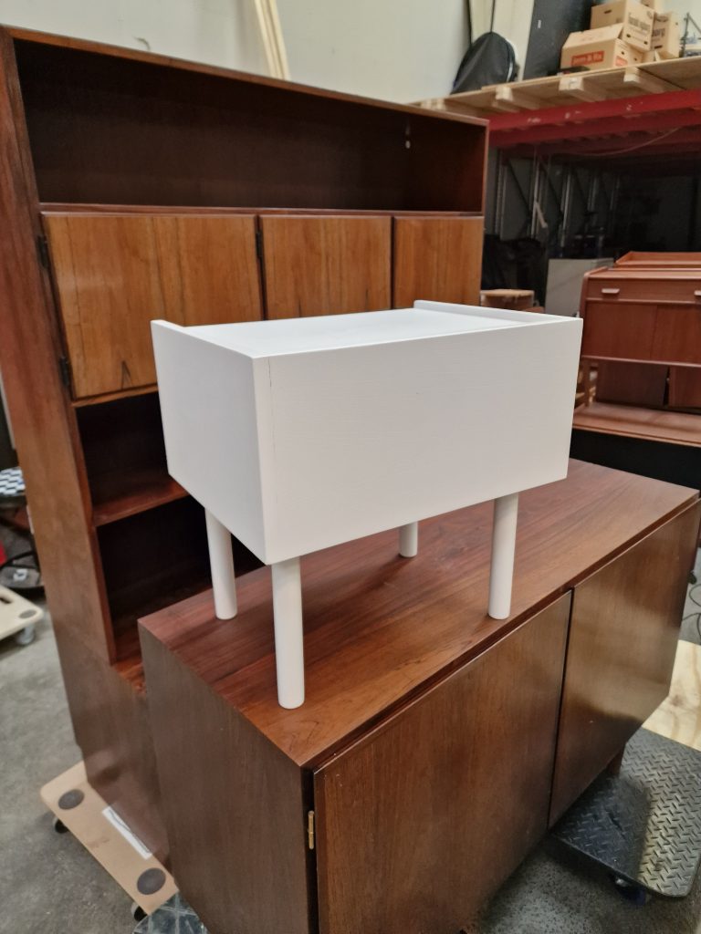 Sengebord, hvidmalet, Wegner/Illums Bolighus