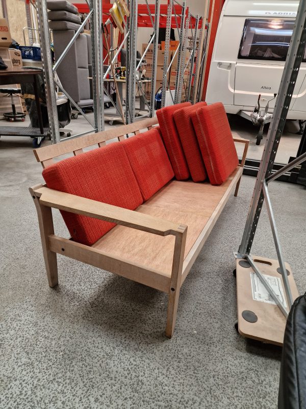 Trepersoners sofa, massiv egetræ, "Komfort"