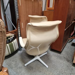 To hvide lænestole i plastik, DUX - Image 3