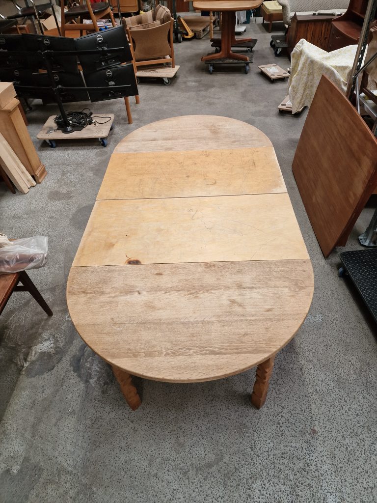 Rundt spisebord, massiv egetræ