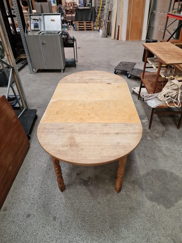 Rundt spisebord, massiv egetræ